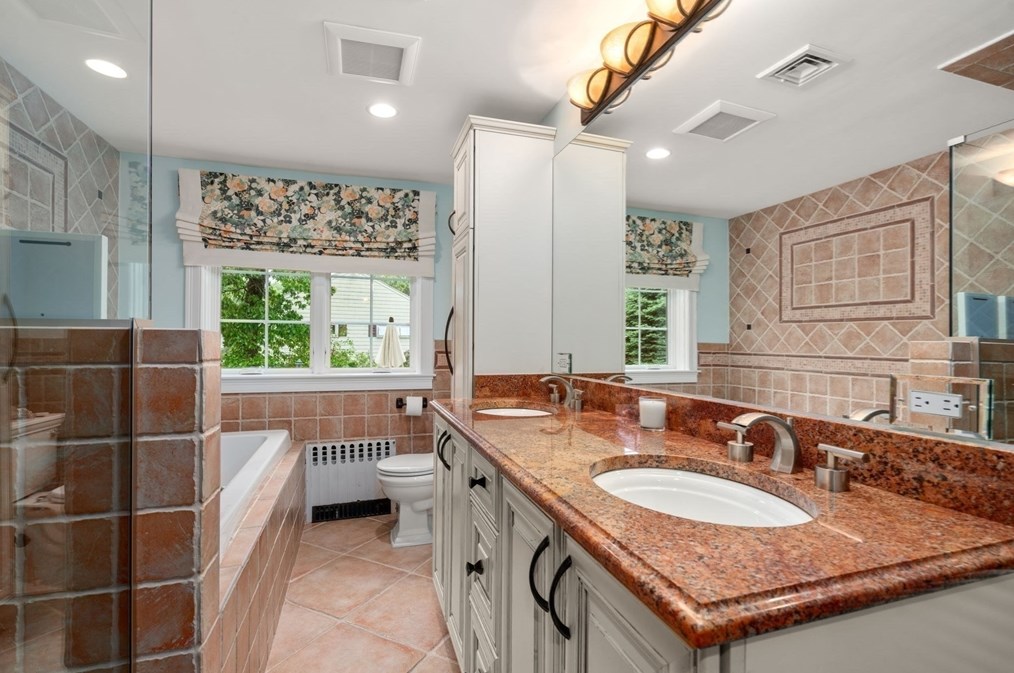 24 Mohawk Rd, Arlington MA 02474-1606 exterior