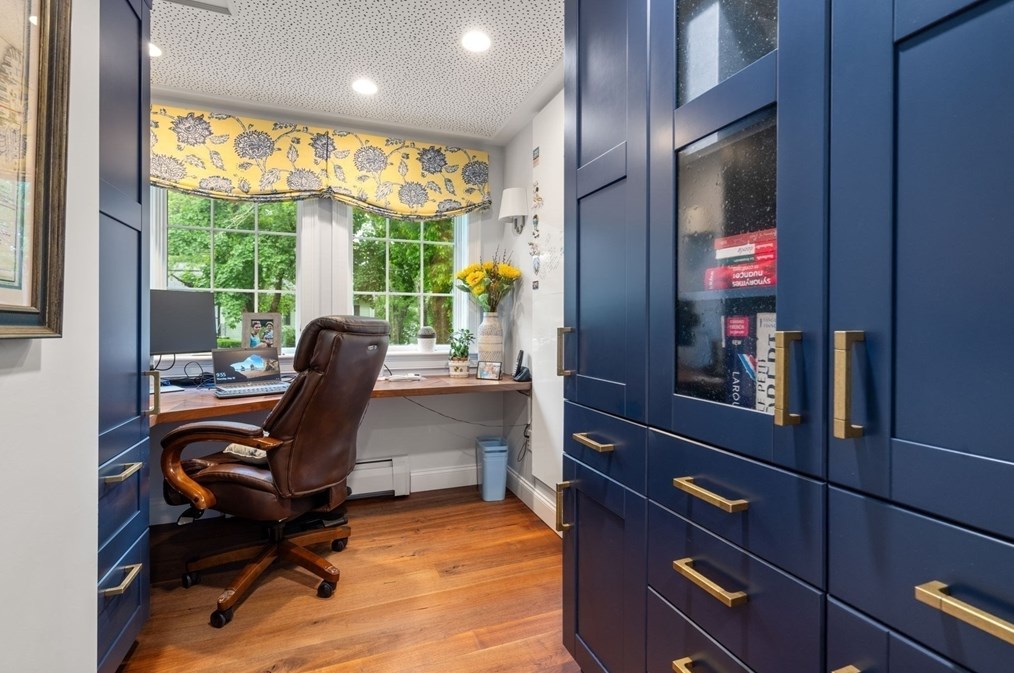 24 Mohawk Rd, Arlington MA 02474-1606 exterior