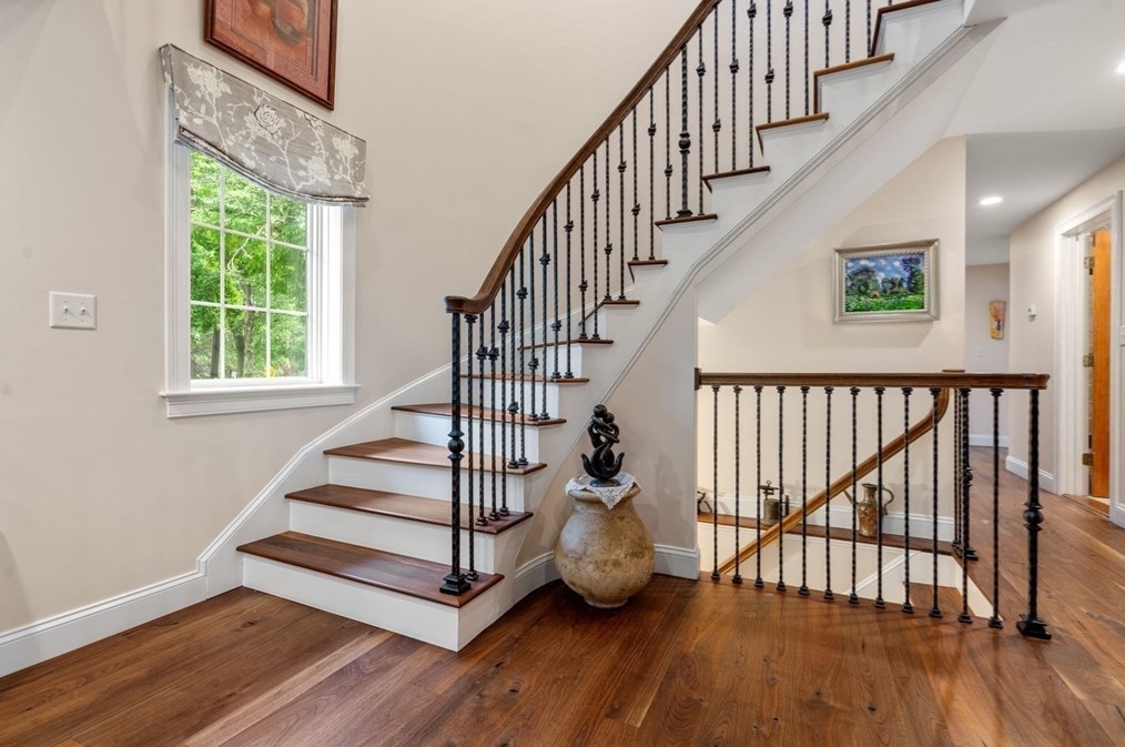 24 Mohawk Rd, Arlington MA 02474-1606 exterior