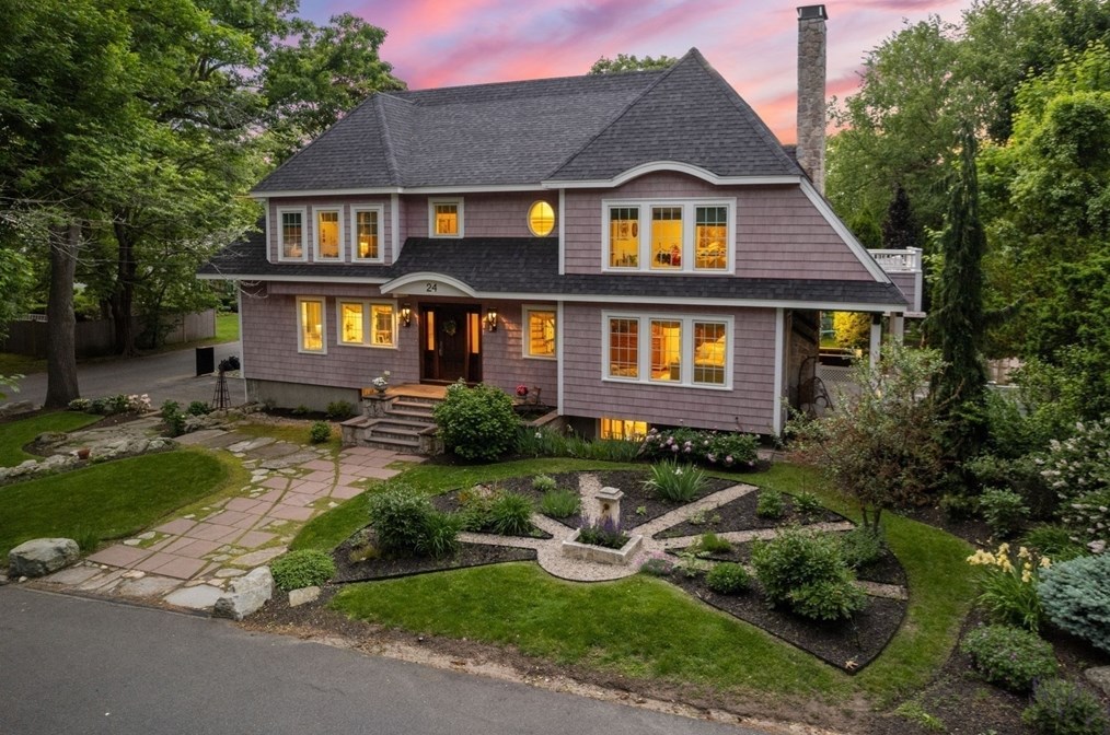 24 Mohawk Rd, Arlington MA 02474-1606 exterior