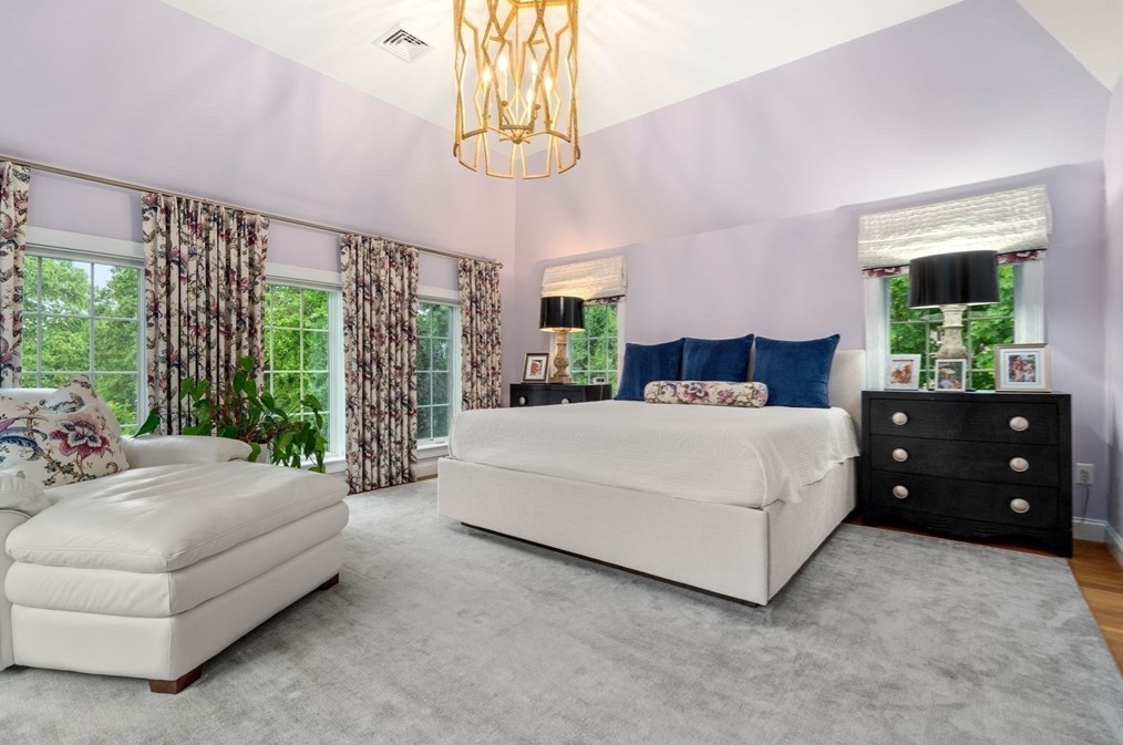 24 Mohawk Rd, Arlington MA 02474-1606 exterior