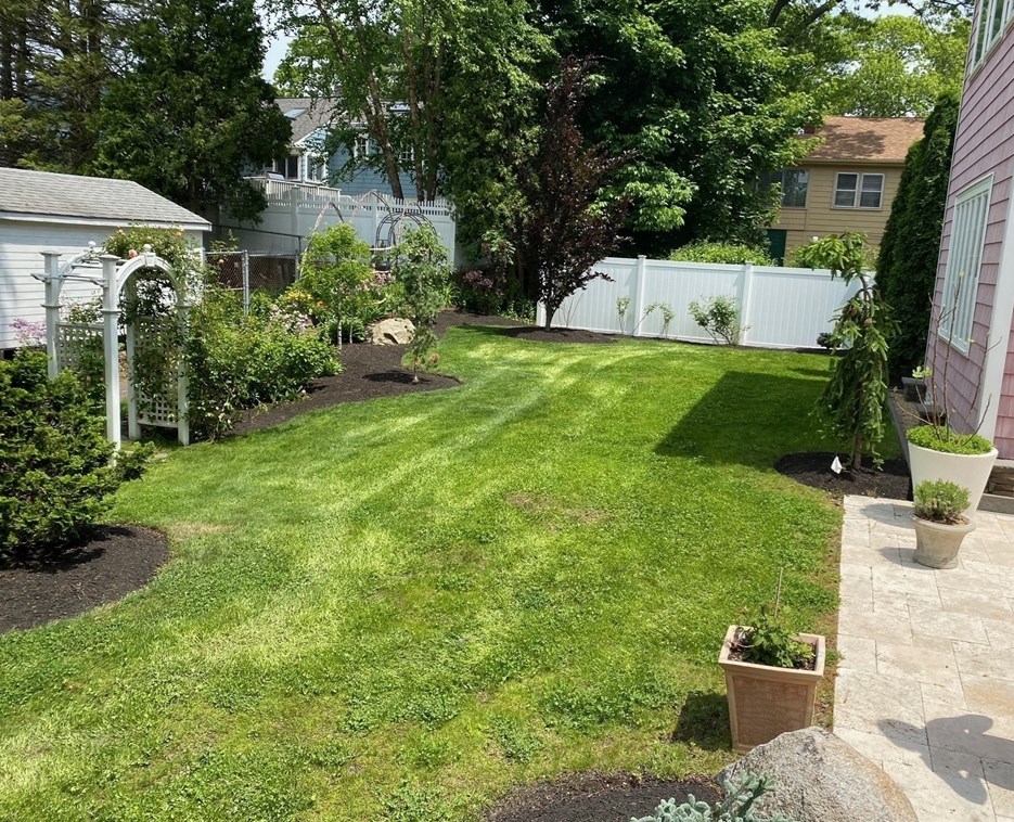 24 Mohawk Rd, Arlington MA 02474-1606 exterior