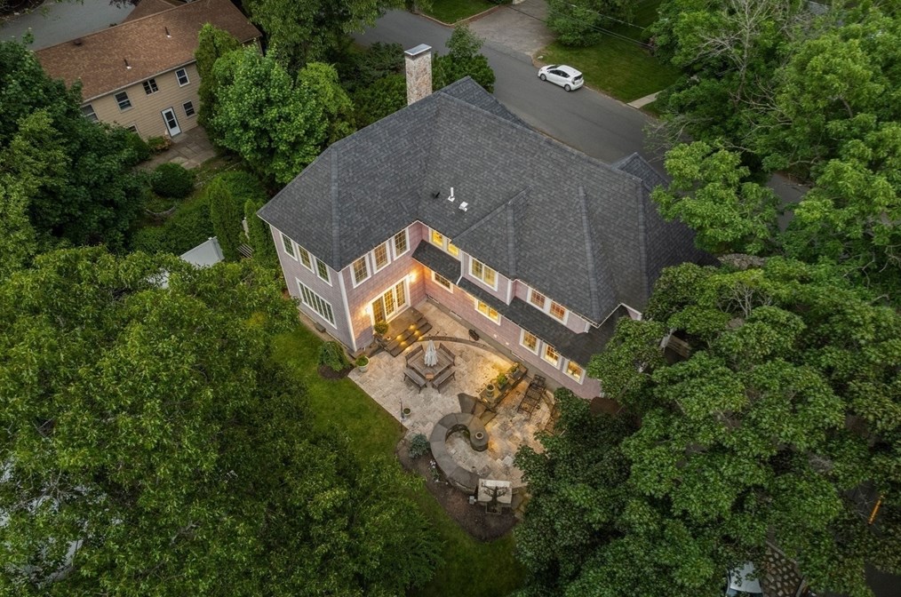 24 Mohawk Rd, Arlington MA 02474-1606 exterior