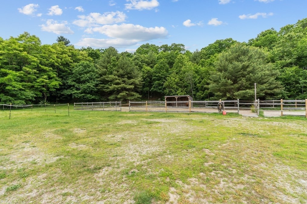 1920 Elm St, Dighton MA 02715-1237 exterior