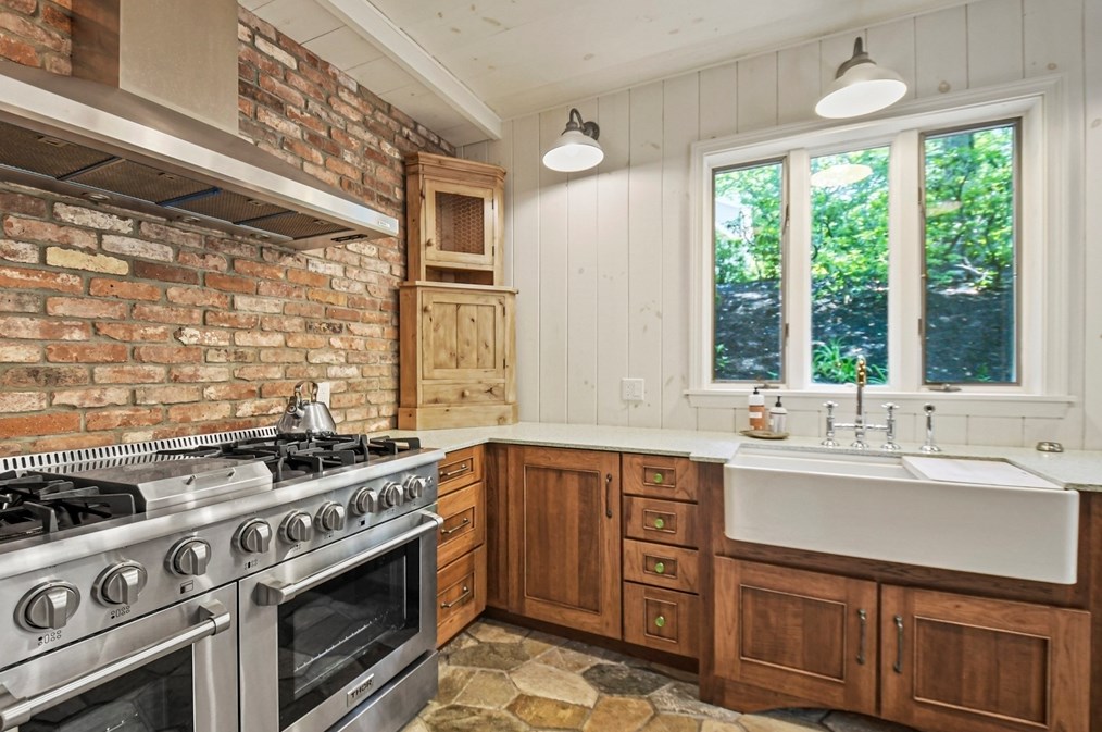 67 Bennetts Rd, Sturbridge MA  01566-1402 exterior