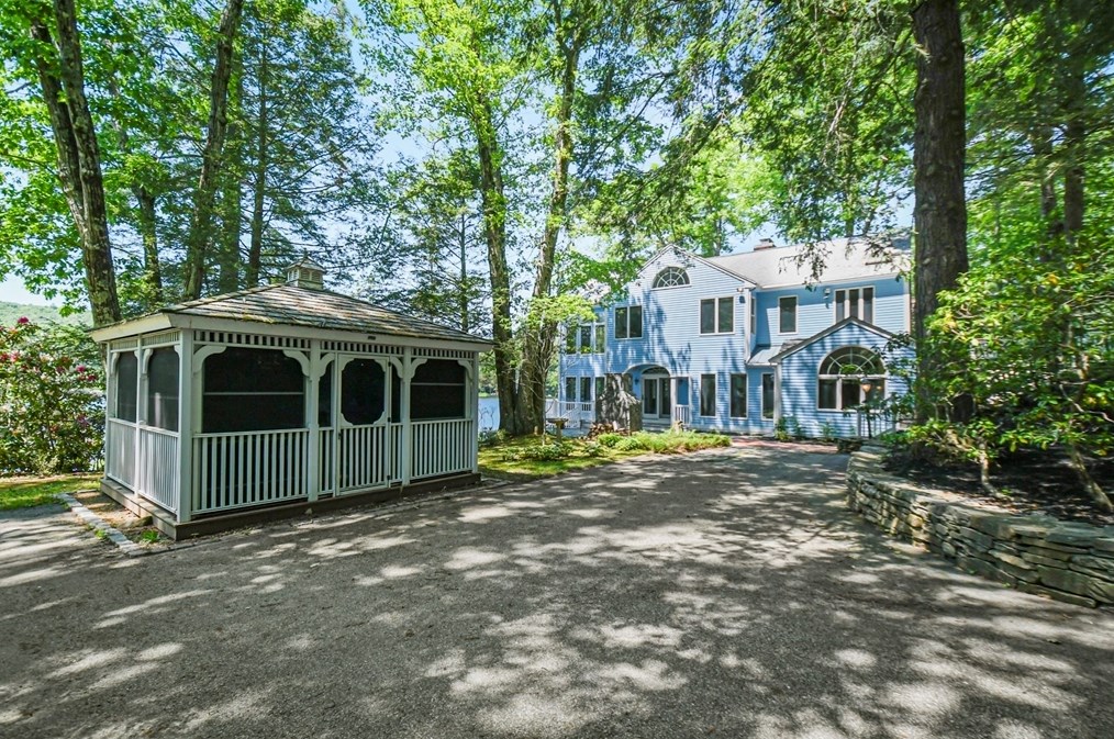 67 Bennetts Rd, Sturbridge MA  01566-1402 exterior