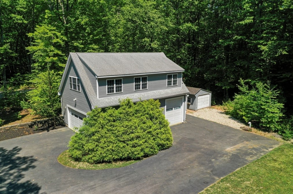 67 Bennetts Rd, Sturbridge MA  01566-1402 exterior