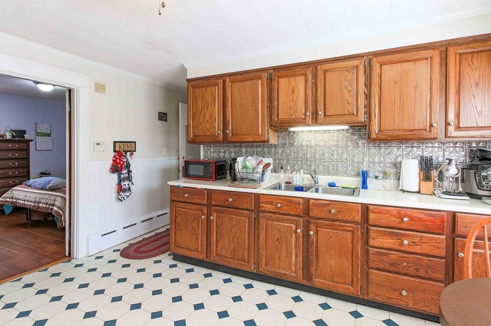 12 Upland Ave, Webster MA 01570-2342 exterior