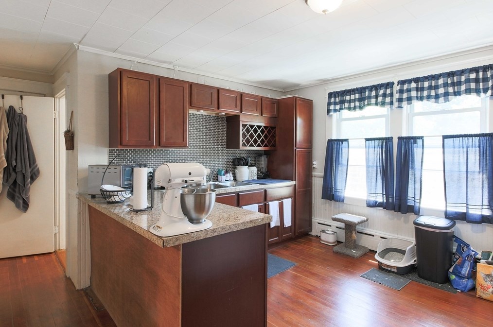 12 Upland Ave, Webster MA 01570-2342 exterior