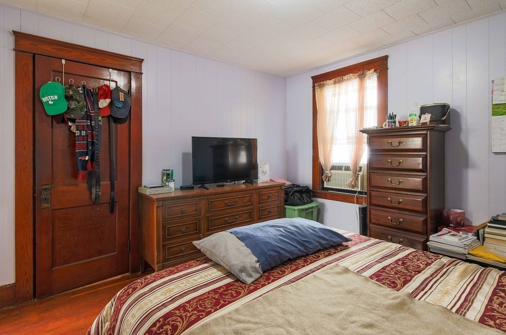 12 Upland Ave, Webster MA 01570-2342 exterior