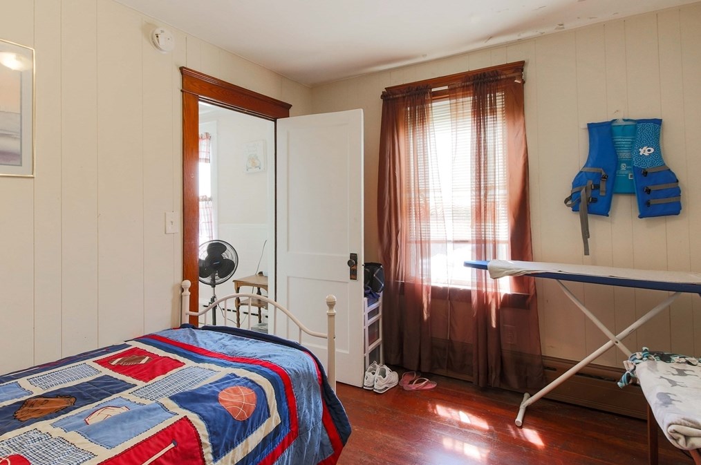 12 Upland Ave, Webster MA 01570-2342 exterior