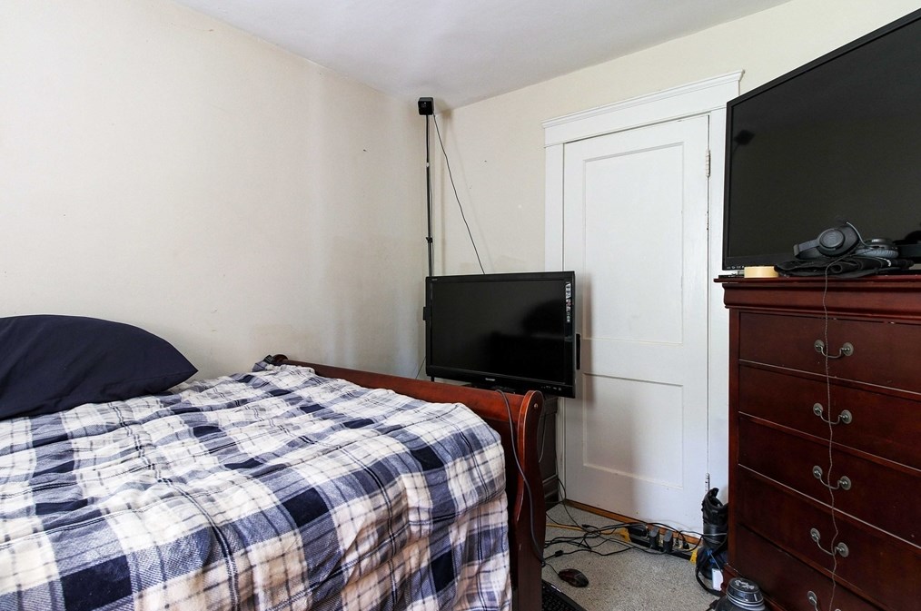 12 Upland Ave, Webster MA 01570-2342 exterior