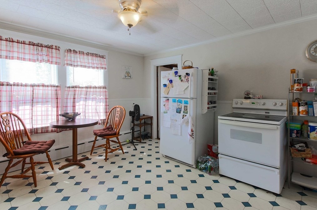 12 Upland Ave, Webster MA 01570-2342 exterior