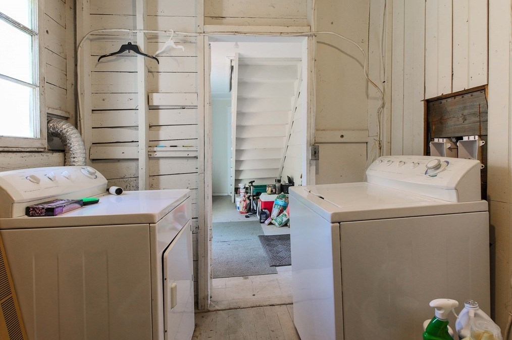 12 Upland Ave, Webster MA 01570-2342 exterior