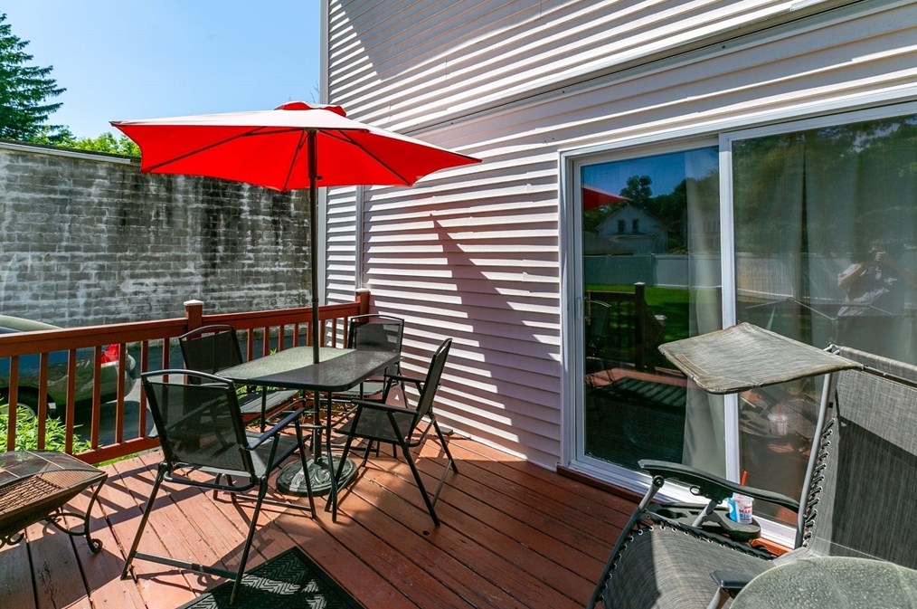 12 Upland Ave, Webster MA 01570-2342 exterior