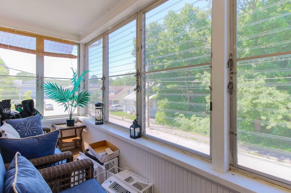 12 Upland Ave, Webster MA 01570-2342 exterior