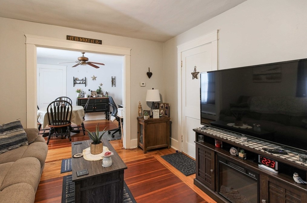 12 Upland Ave, Webster MA 01570-2342 exterior