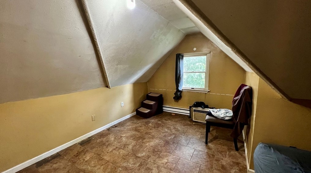 51 Vw St, Holyoke MA 01040-3542 exterior