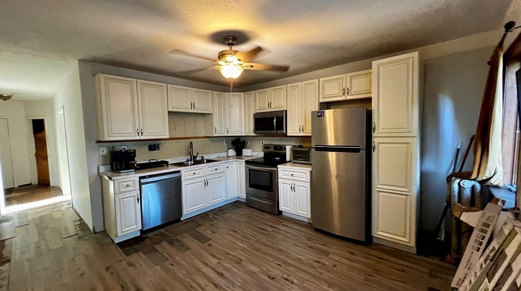 51 Vw St, Holyoke MA 01040-3542 exterior