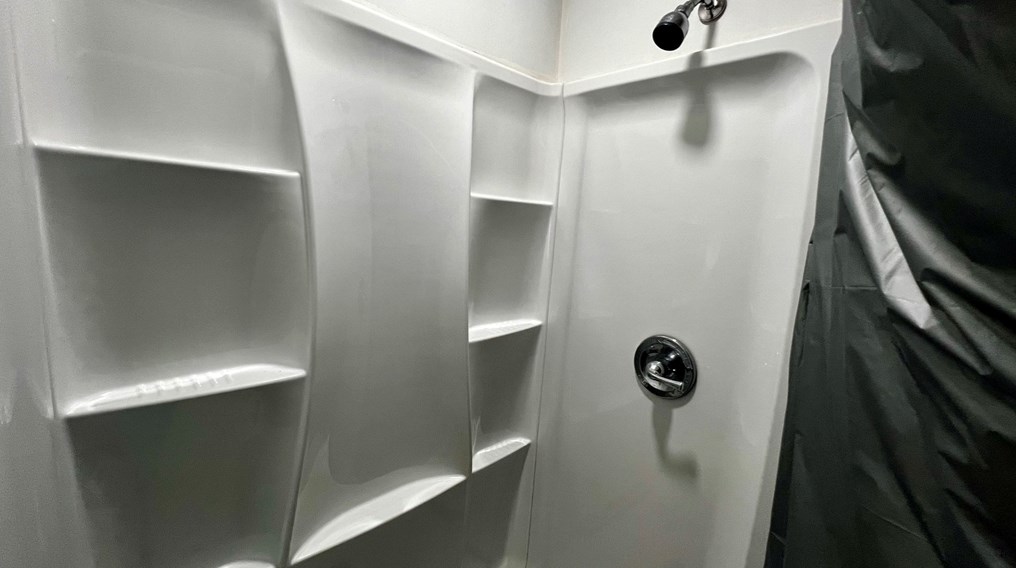 51 Vw St, Holyoke MA 01040-3542 exterior