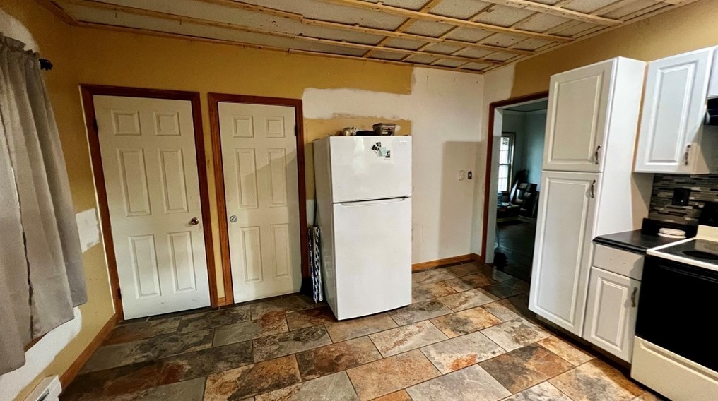 51 Vw St, Holyoke MA 01040-3542 exterior