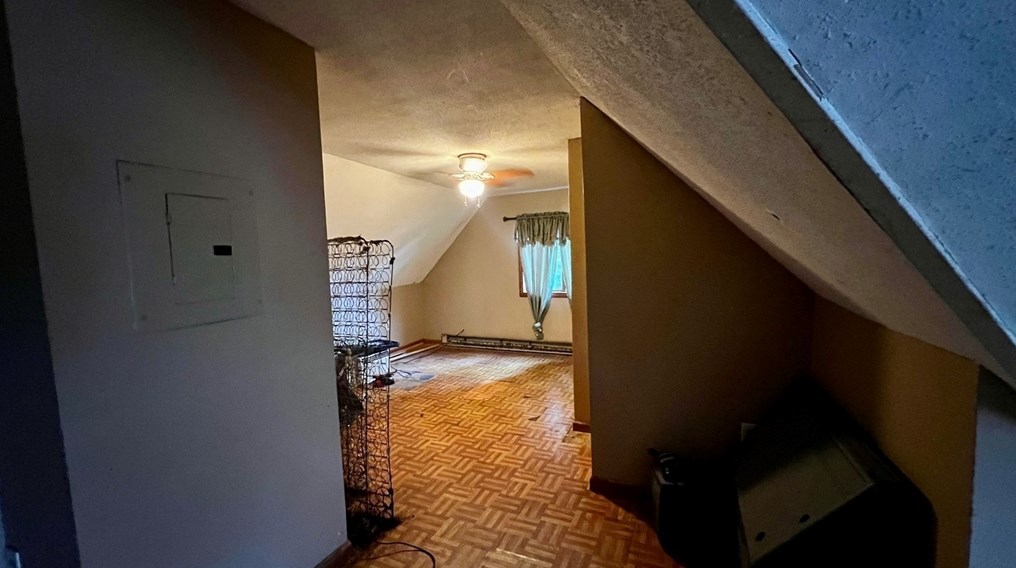 51 Vw St, Holyoke MA 01040-3542 exterior