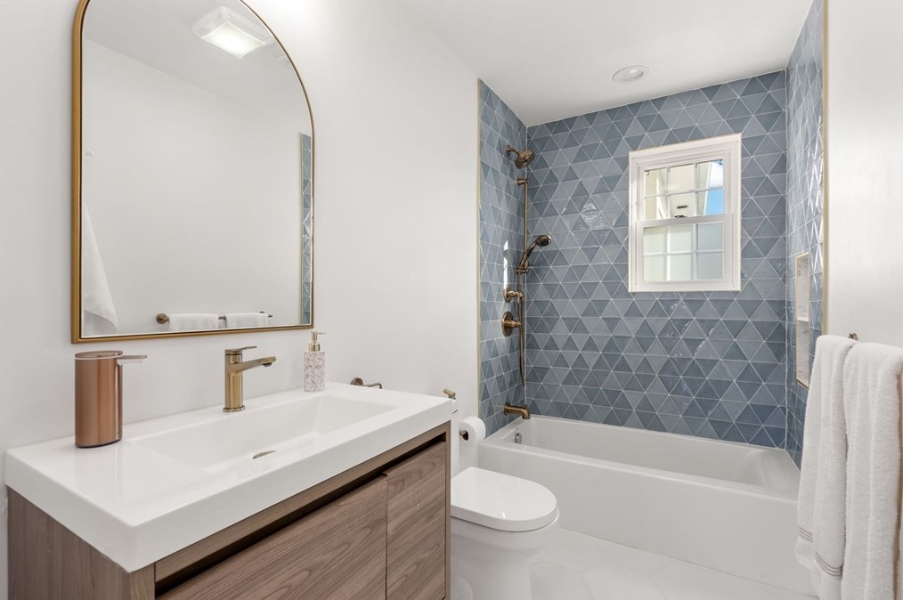 148 Lexington St, Newton MA 02466-1307 exterior