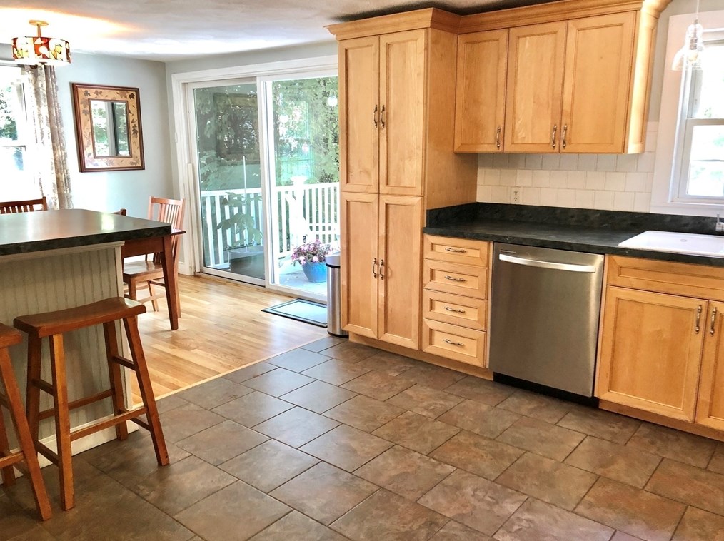 8 Eel Riv Cir, Plymouth MA 02360 exterior