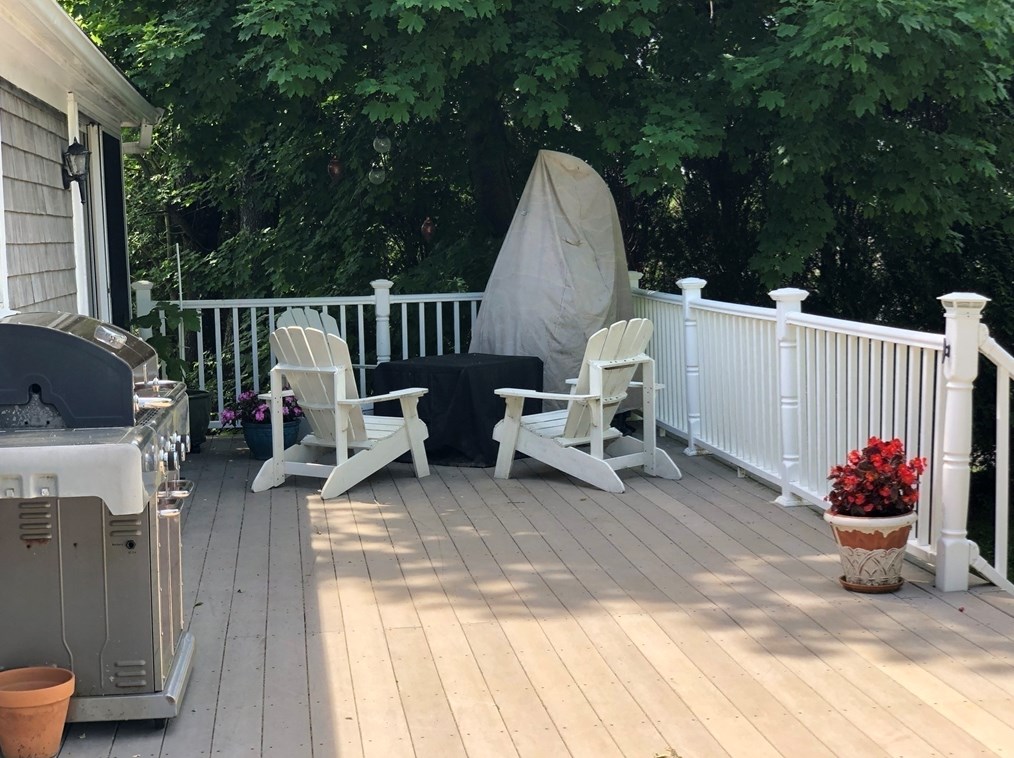 8 Eel Riv Cir, Plymouth MA 02360 exterior