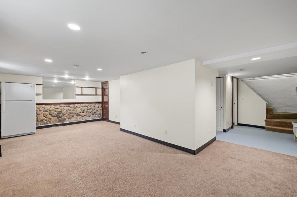 36 Broadway, Stoughton MA 02072-3006 exterior