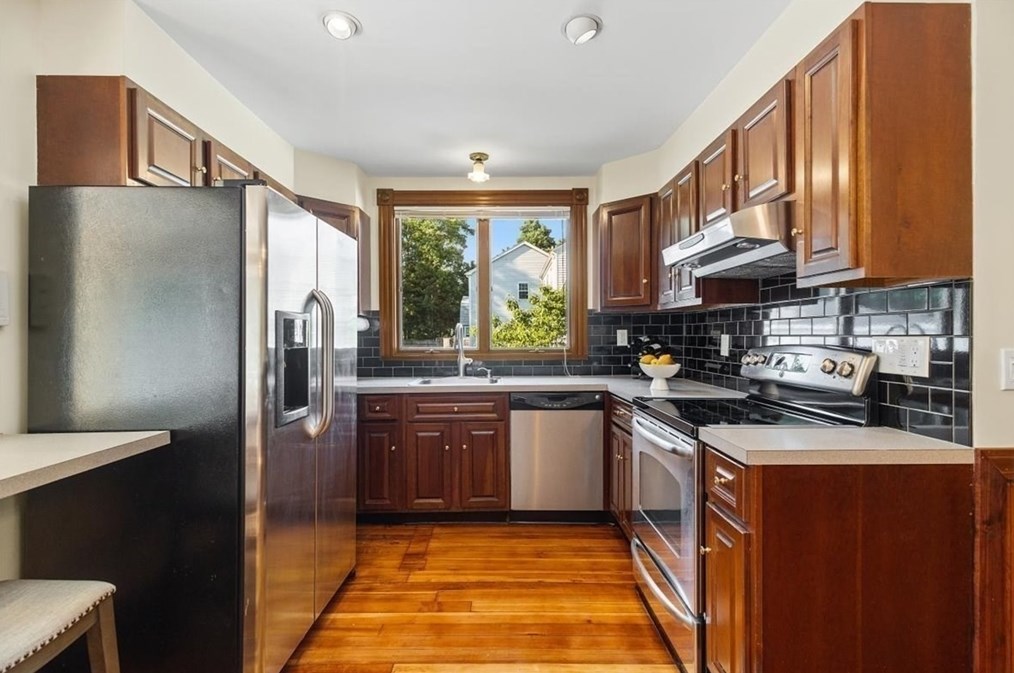 36 Broadway, Stoughton MA 02072-3006 exterior