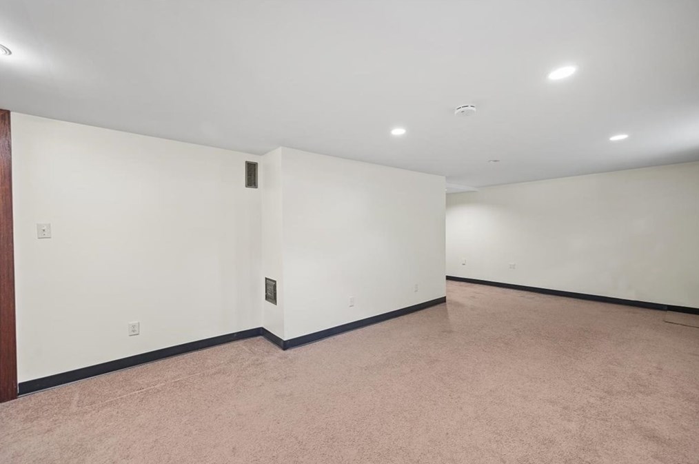 36 Broadway, Stoughton MA 02072-3006 exterior