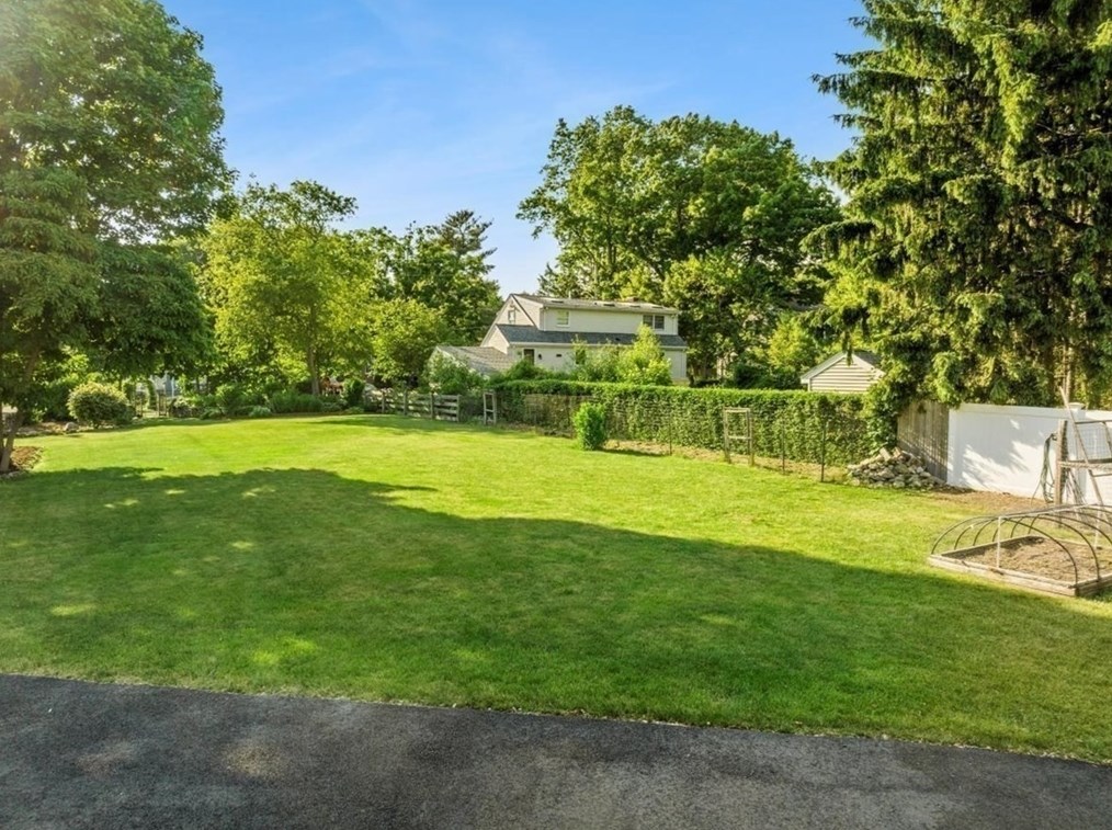 36 Broadway, Stoughton MA 02072-3006 exterior