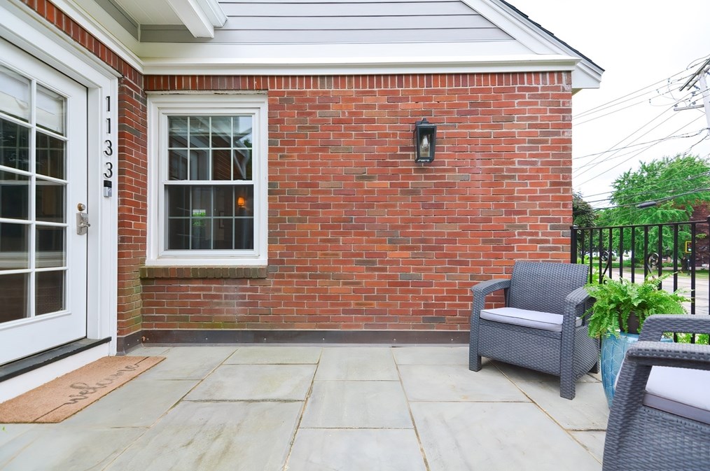 1133 Brook Rd, Milton MA  02186-4117 exterior