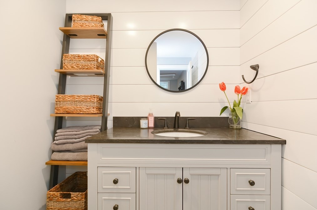 1133 Brook Rd, Milton MA  02186-4117 exterior