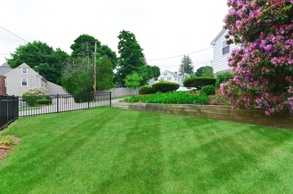 1133 Brook Rd, Milton MA  02186-4117 exterior