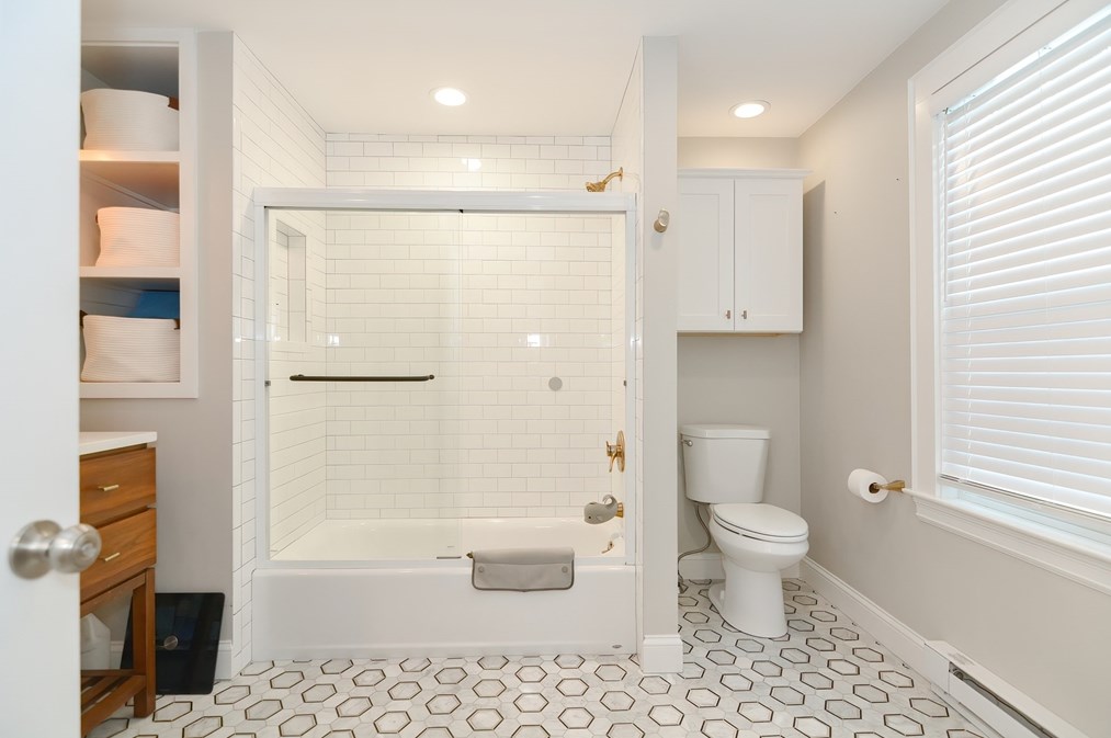 1133 Brook Rd, Milton MA  02186-4117 exterior