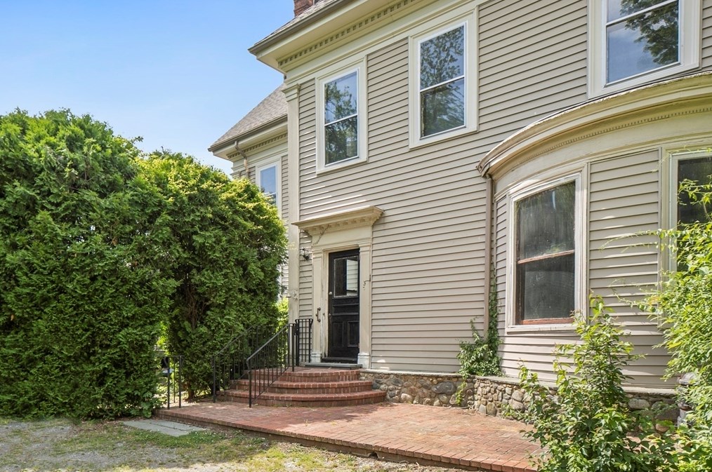 187 Howard St, West Bridgewater MA 02379-1710 exterior