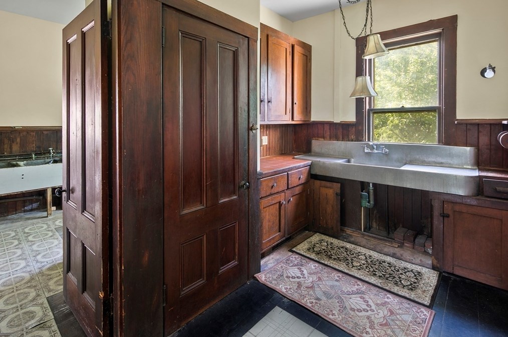 187 Howard St, West Bridgewater MA 02379-1710 exterior