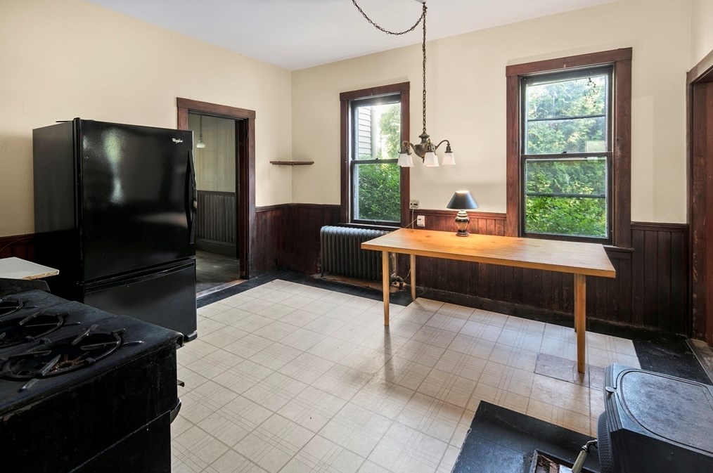 187 Howard St, West Bridgewater MA 02379-1710 exterior