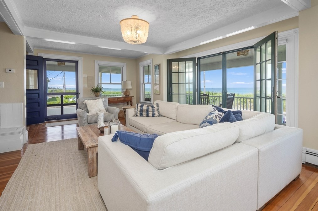 72 B St, Hull MA  02045-1941 exterior