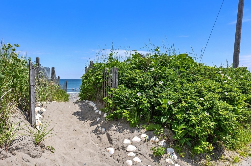 72 B St, Hull MA  02045-1941 exterior