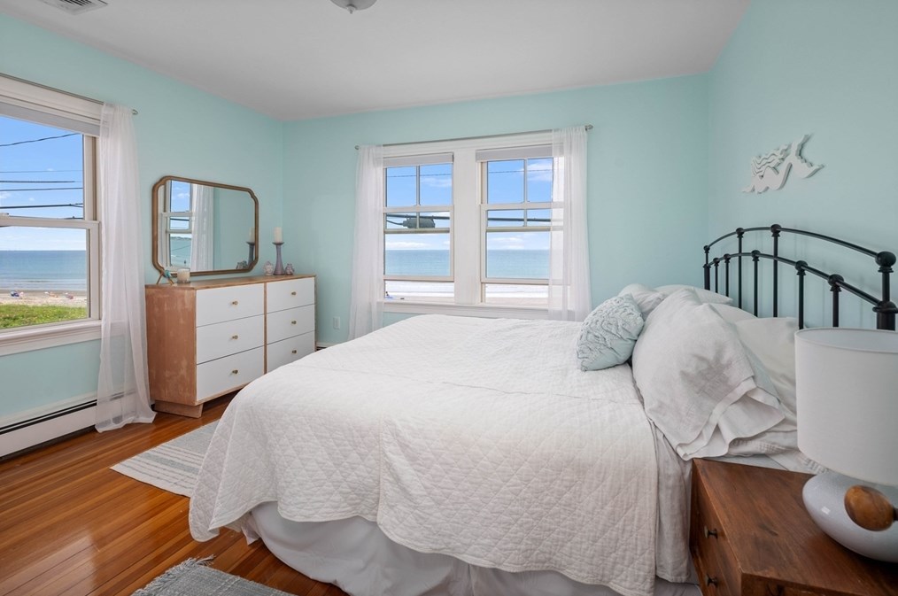 72 B St, Hull MA  02045-1941 exterior