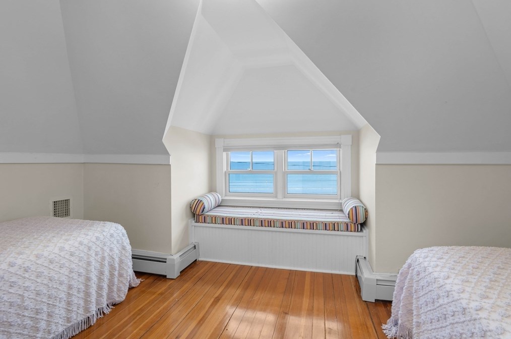 72 B St, Hull MA  02045-1941 exterior