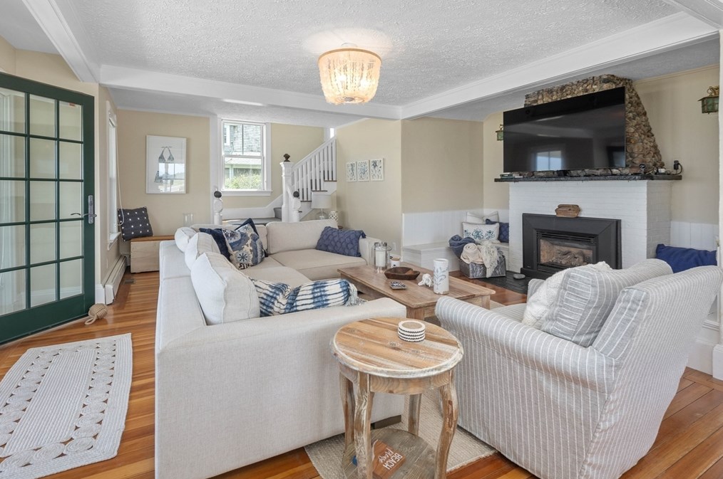 72 B St, Hull MA  02045-1941 exterior