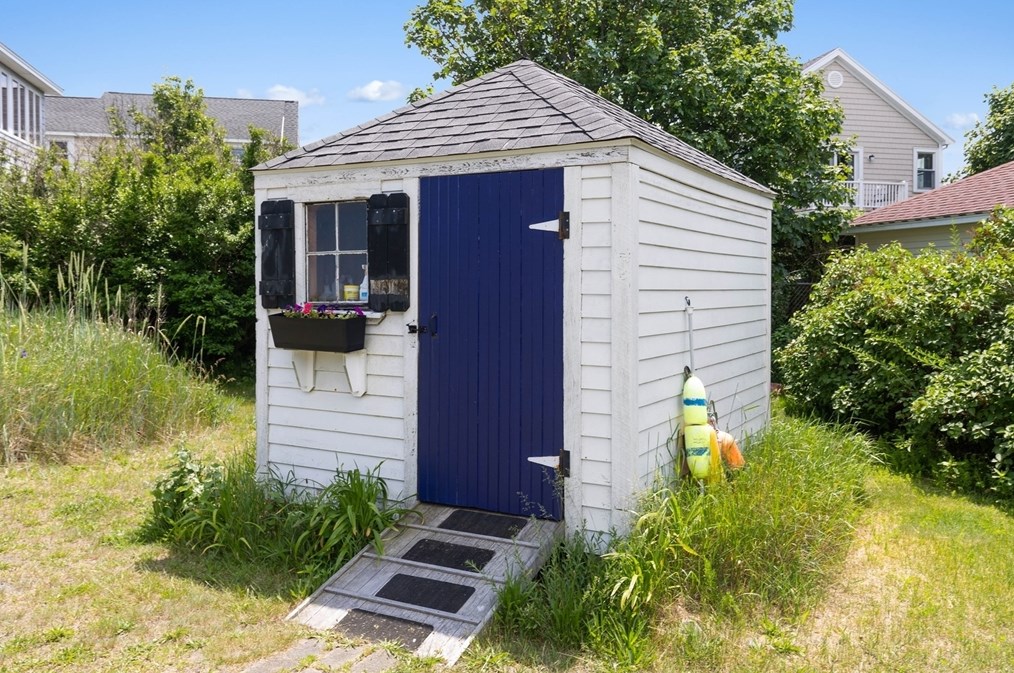 72 B St, Hull MA  02045-1941 exterior