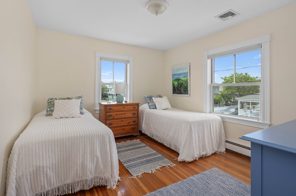 72 B St, Hull MA  02045-1941 exterior