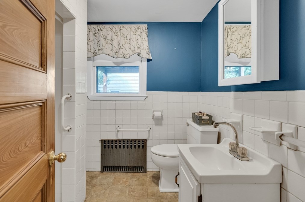 93 Warren St, Arlington MA 02474-5235 exterior