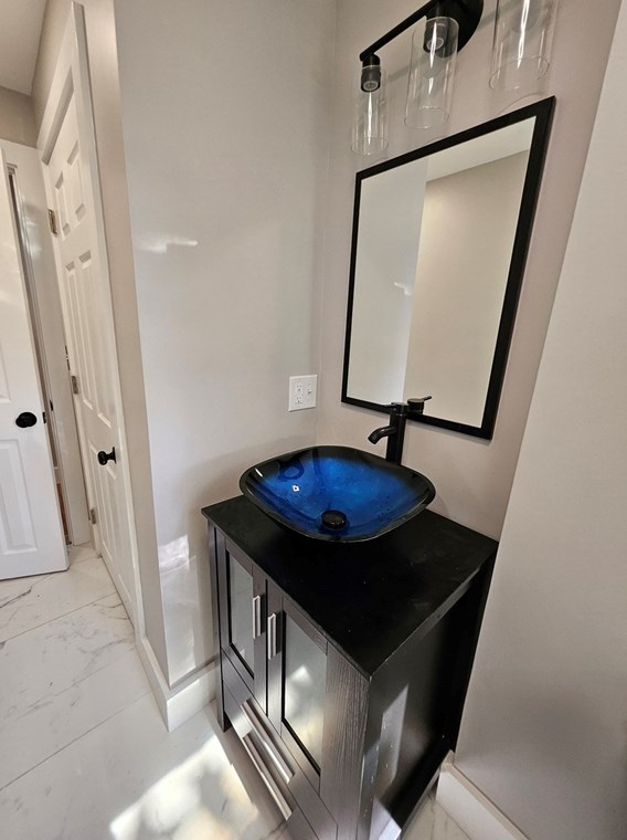 139 Avis Ave, Dracut MA 01826-2607 exterior