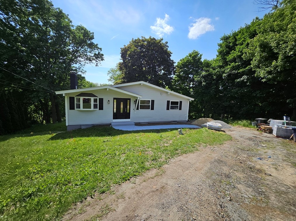 139 Avis Ave, Dracut MA 01826-2607 exterior